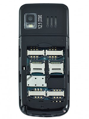 Китайский Nokia 6700 на 4 SIM сзади